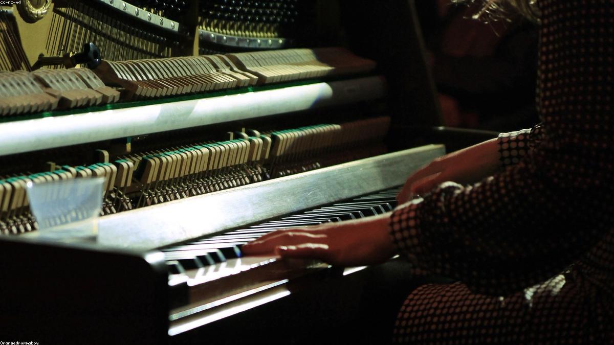 コード進行が作れない人向け、ダイアトニックコードだけで曲っぽくする